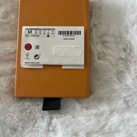 Zara Letter G Brass Necklace & Pendant. New in Box - Picture 4 of 6